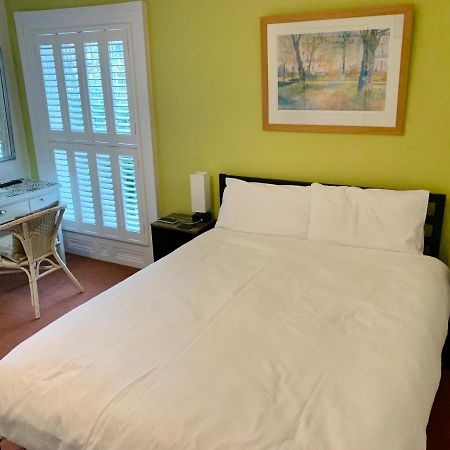 Derrin Guest House Ларн Екстер'єр фото