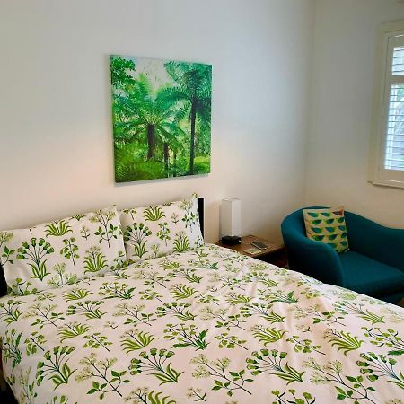 Derrin Guest House Ларн Екстер'єр фото