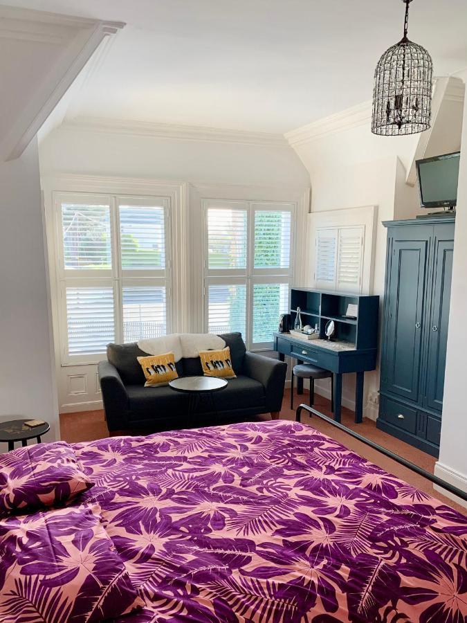 Derrin Guest House Ларн Екстер'єр фото