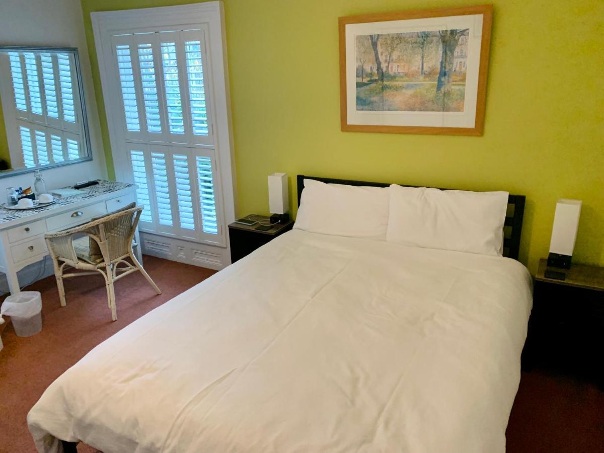 Derrin Guest House Ларн Екстер'єр фото