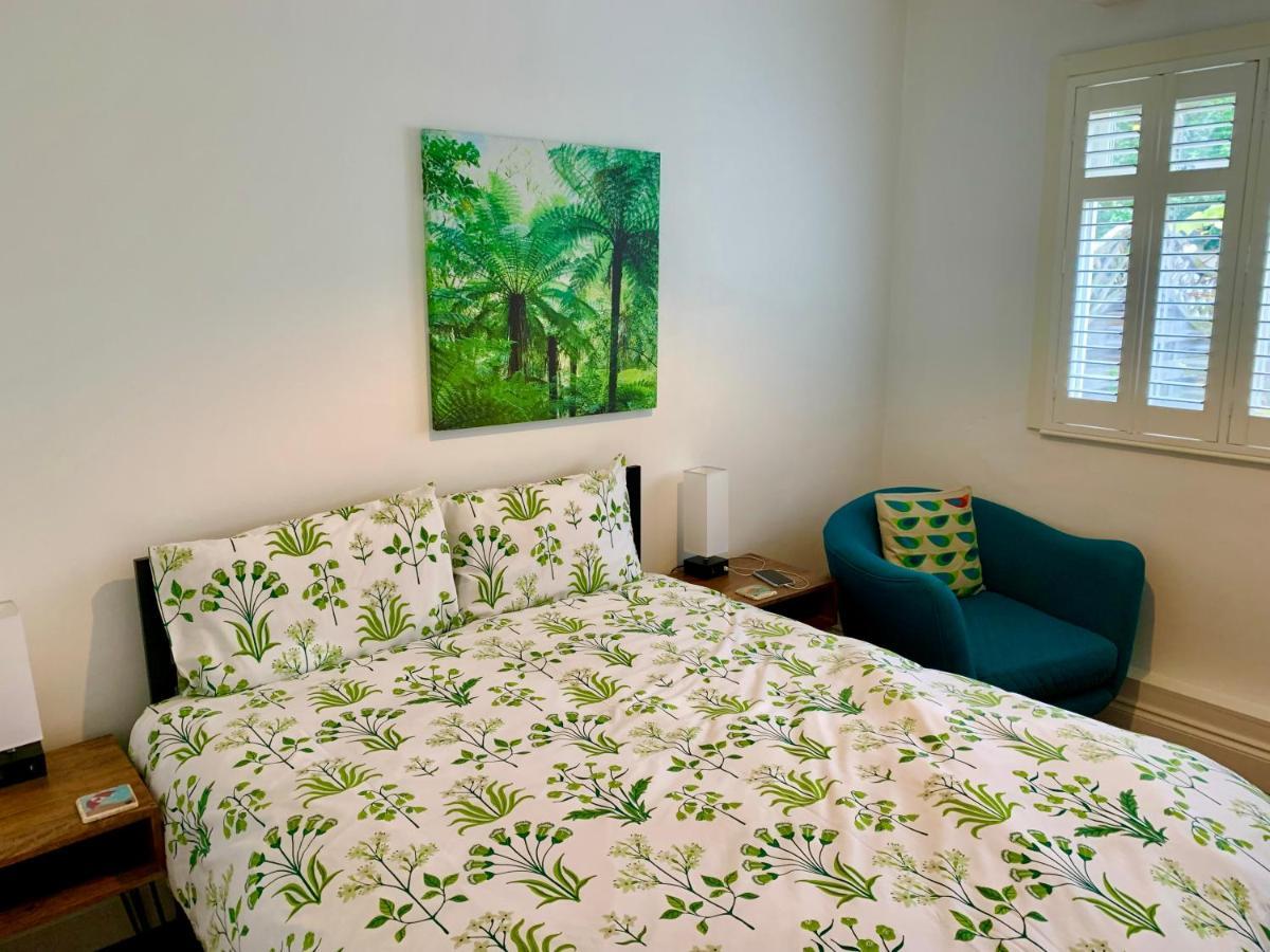 Derrin Guest House Ларн Екстер'єр фото