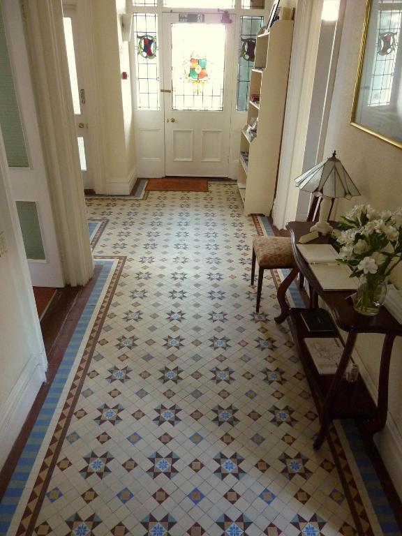 Derrin Guest House Ларн Екстер'єр фото