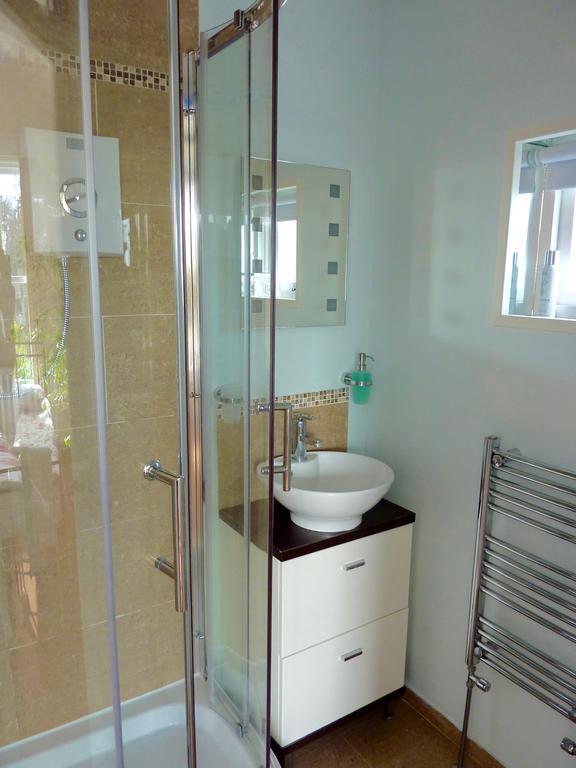 Derrin Guest House Ларн Екстер'єр фото