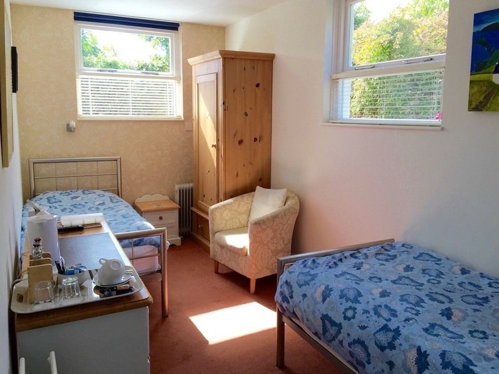 Derrin Guest House Ларн Екстер'єр фото