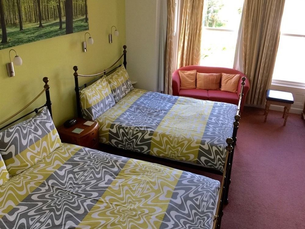 Derrin Guest House Ларн Екстер'єр фото