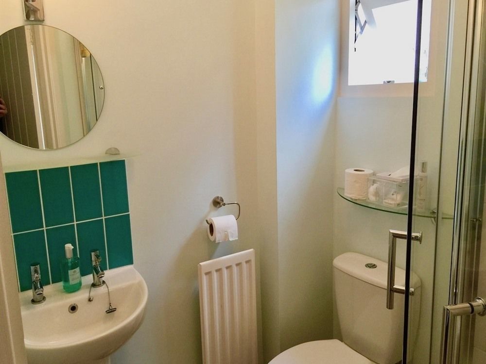 Derrin Guest House Ларн Екстер'єр фото