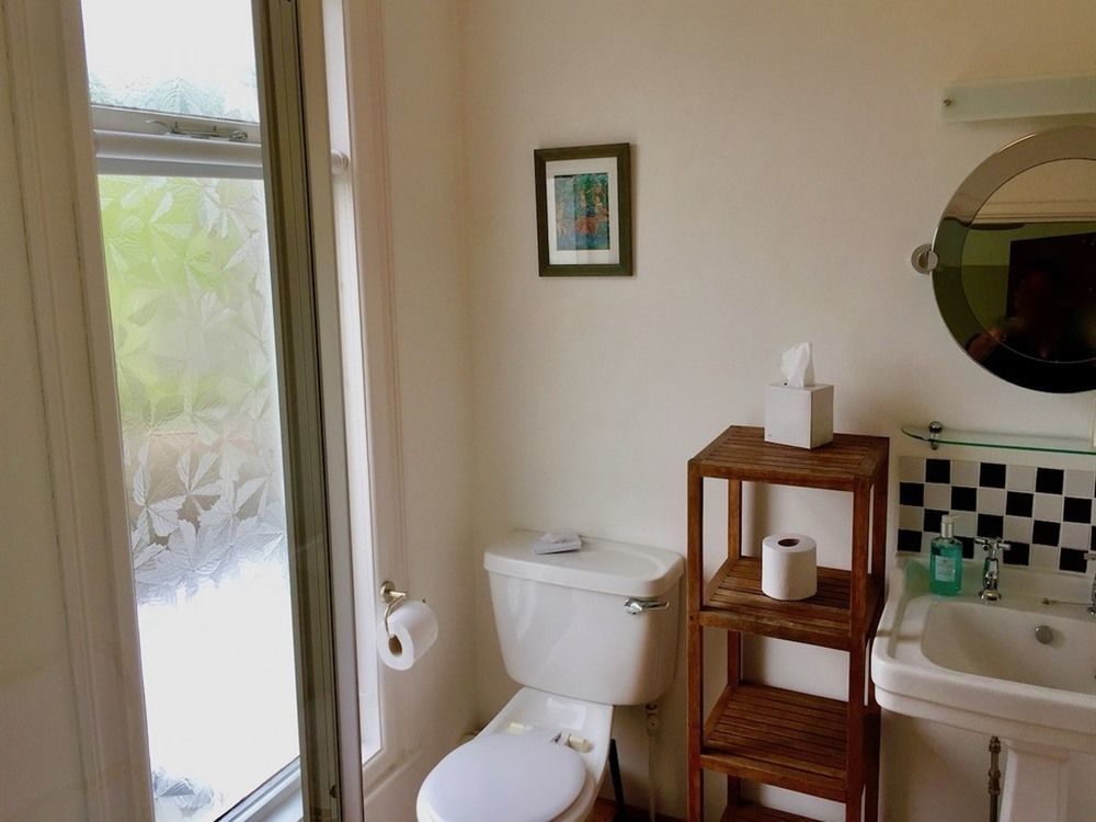 Derrin Guest House Ларн Екстер'єр фото