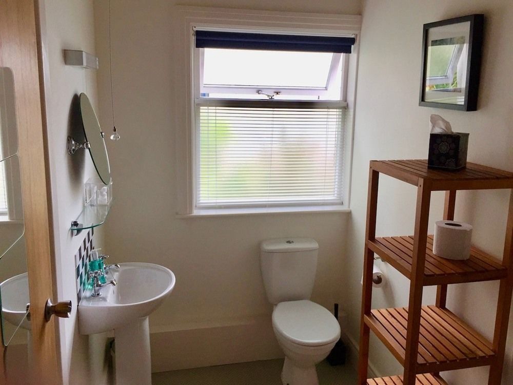 Derrin Guest House Ларн Екстер'єр фото