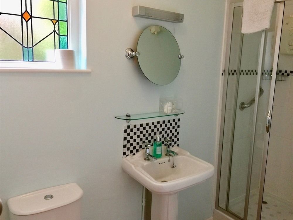 Derrin Guest House Ларн Екстер'єр фото