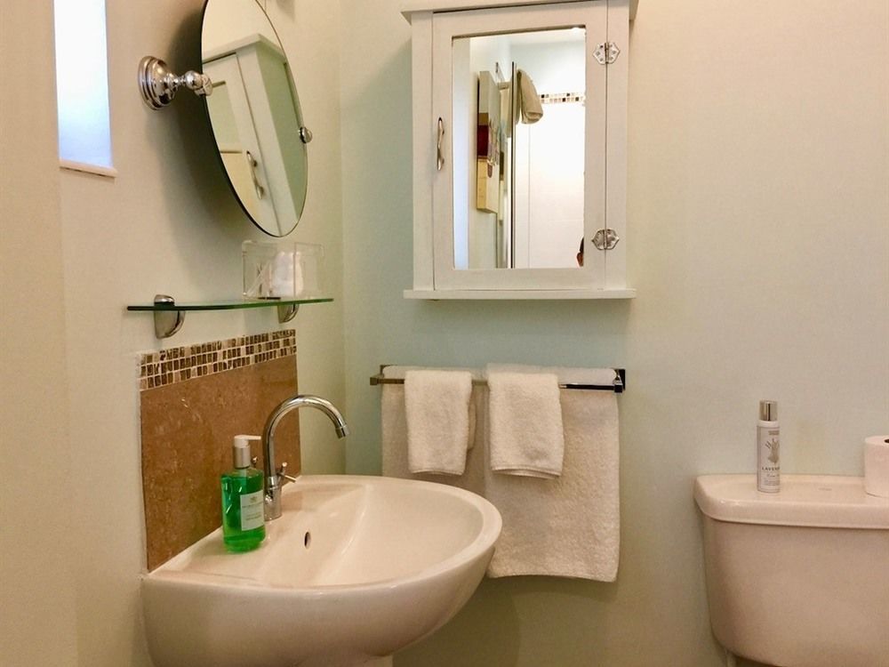 Derrin Guest House Ларн Екстер'єр фото