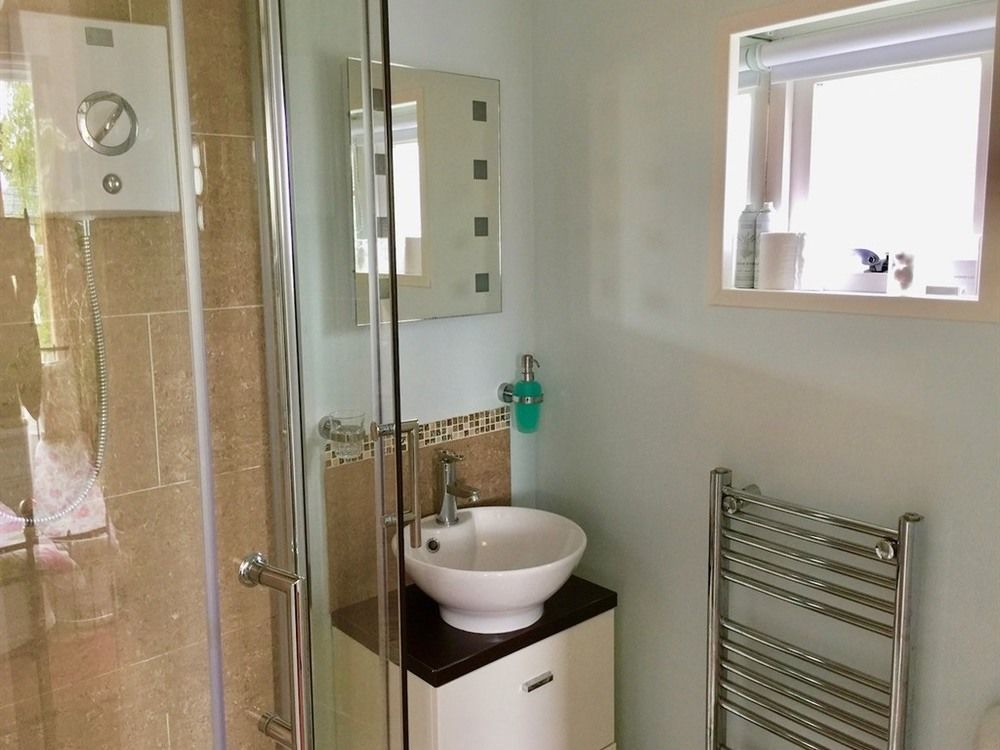 Derrin Guest House Ларн Екстер'єр фото
