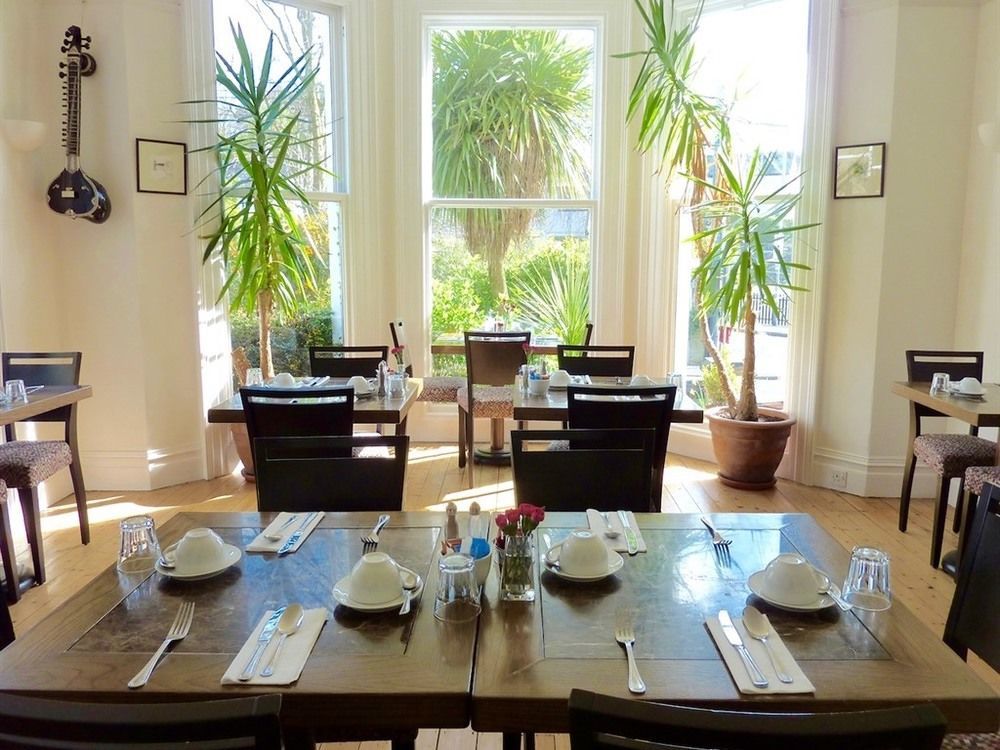 Derrin Guest House Ларн Екстер'єр фото