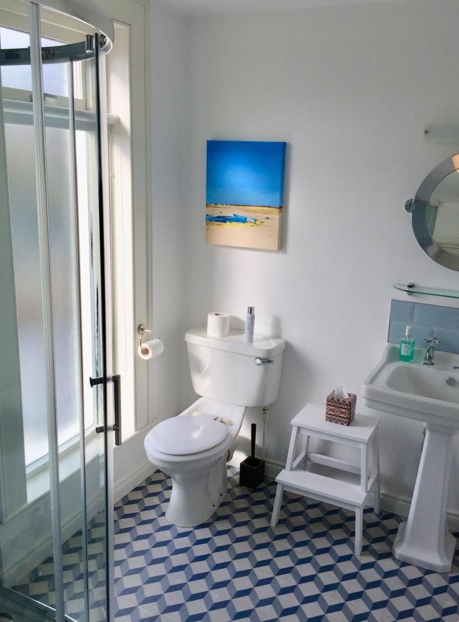 Derrin Guest House Ларн Екстер'єр фото